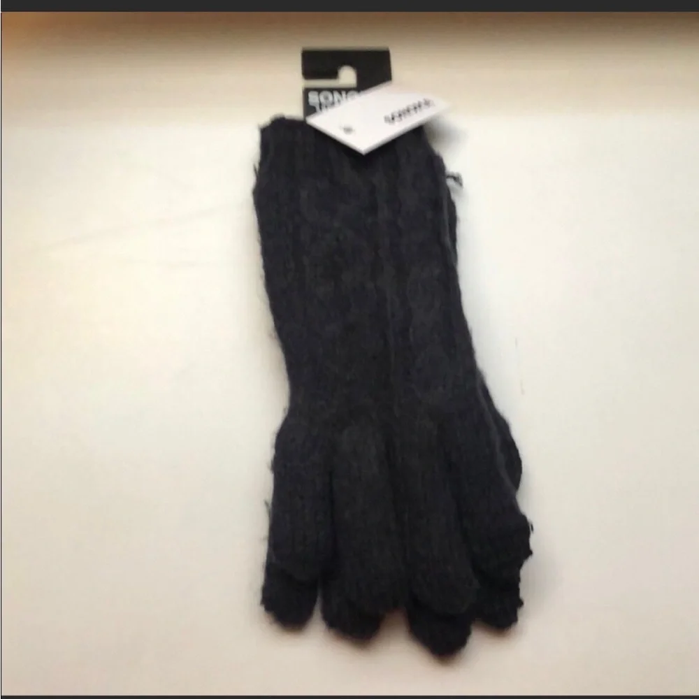New Sonoma Set Of Black Beanie Hat and Black Fleece Lined Gloves - Picture 6 of 8